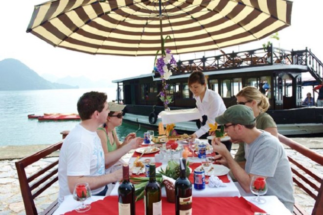 Hanoi luxury car to Halong bay