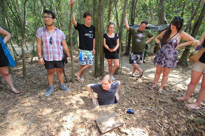 Saigon luxury car transfers to Cu Chi tunnels