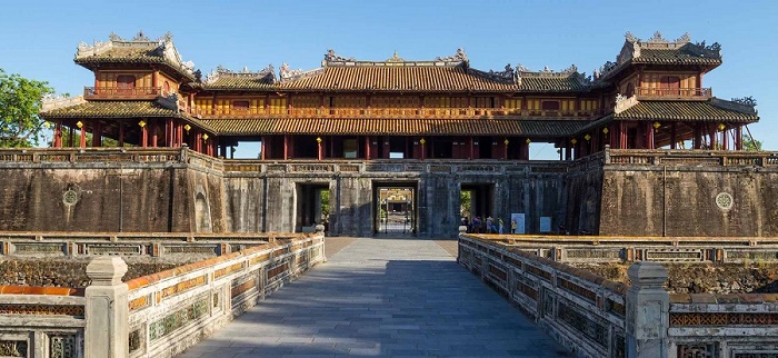 car hire Hoi An to Hue by private transfer service