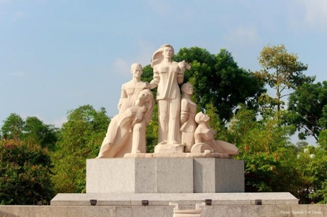 Saigon luxury car transfers to Cu Chi tunnels