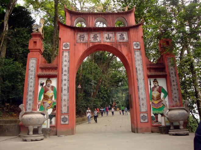 Hanoi luxury car to Sapa