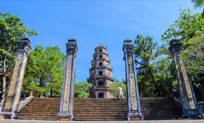 Danang to Hue by private car