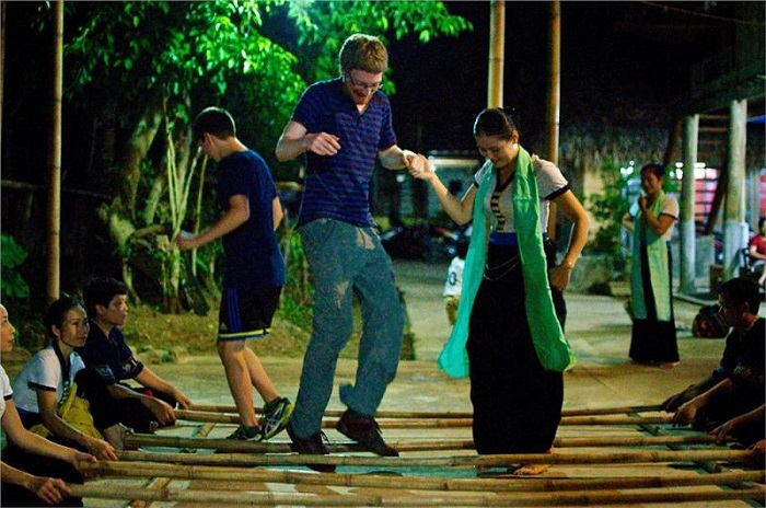 Hanoi to Mai Chau by private car